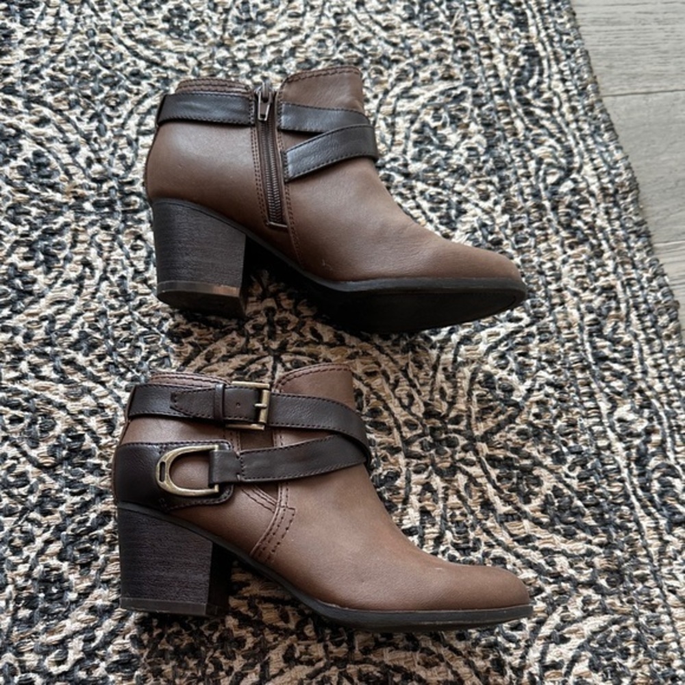 Indigo Rd.Brown Ankle Boots with Black Straps size 6